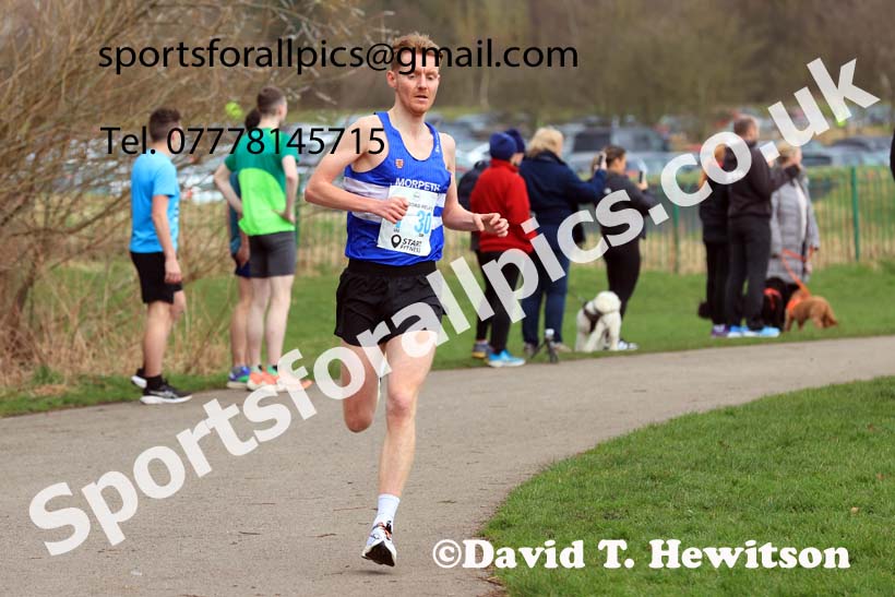 Senior and Veteran Men in the 2024 NECAA Road Relays Champs., Hetton Lyons Country Park, Hetton le Hole, County Durham. Photo: David T. Hewitson/Sports for All Pics
